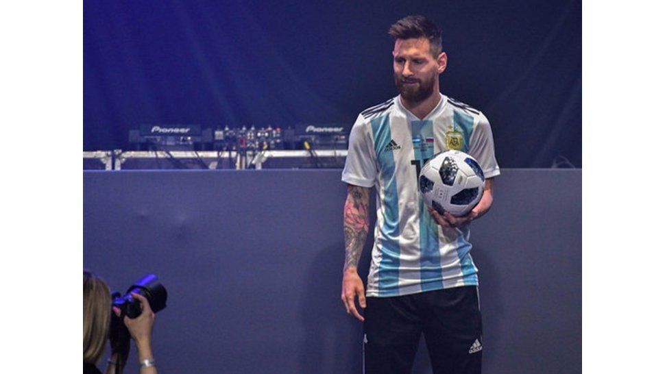 Lionel Messi presentó la Telstar 18, la pelota del Mundial de Rusia