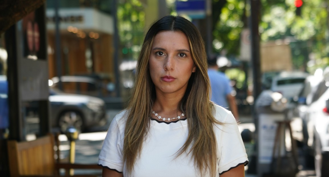 Autorizan el regreso a la Argentina de Agostina Páez, la abogada acusada de racismo