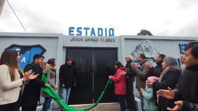 El estadio lleva el nombre de Jesús Gringo Flores. El estadio lleva el nombre de Jesús Gringo Flores.