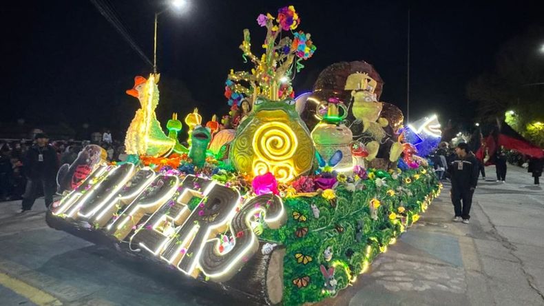 Desfile de carrozas en La Quiaca.