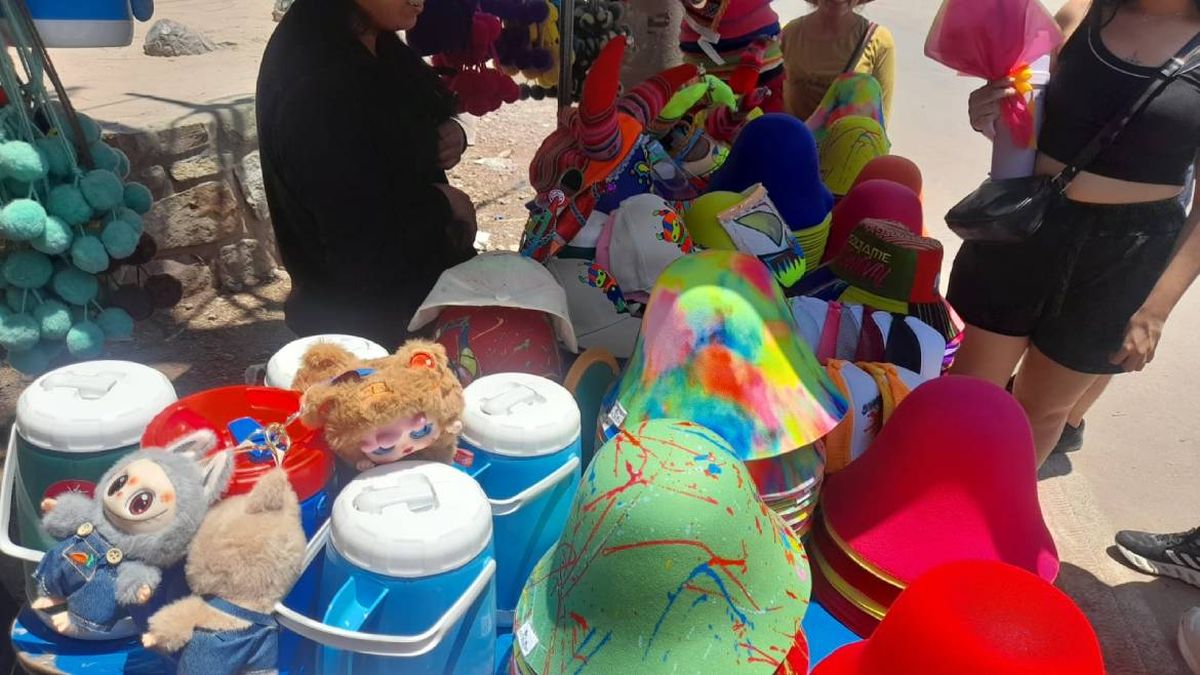 el kit carnavalero ronda $50.000 el kit carnavalero ronda $50.000