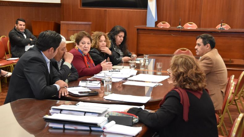 Analizan incorporar la enseñanza de IA y educación financiera en las escuelas 