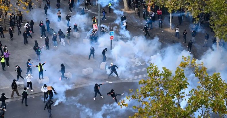 Protestas en Francia: los comerciantes refuerzan sus negocios ante el temor a saqueos.&nbsp;