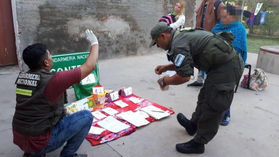 Detuvieron a 3 mujeres bolivianas que transportaban 16 kilos de cocaína entre juguetes