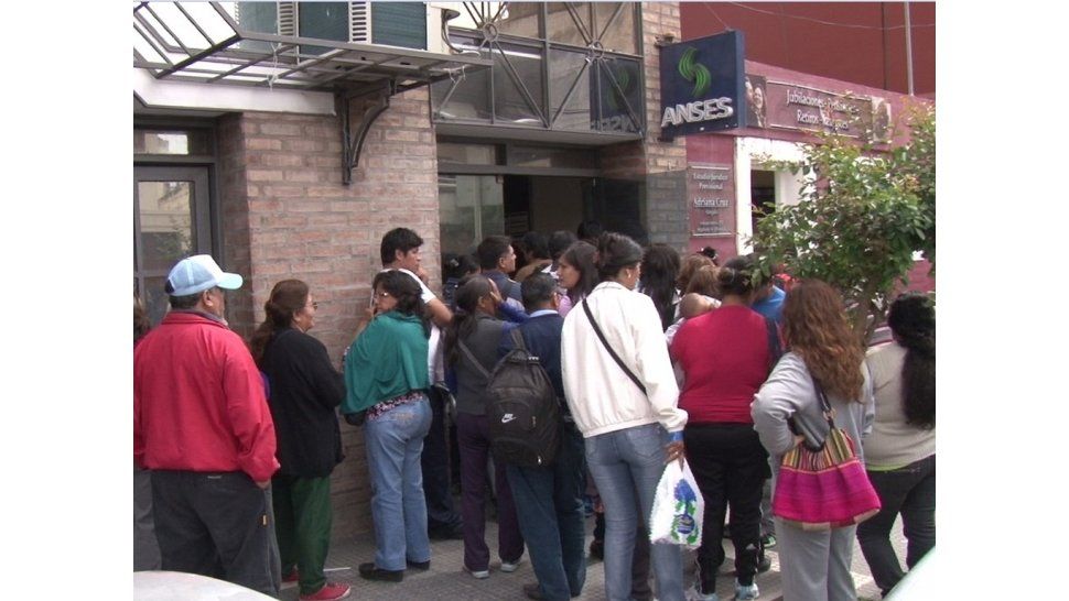 Largas filas en ANSES