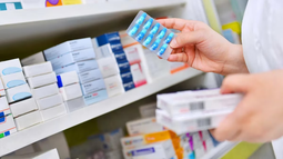 Autorizan a farmacias a vender alimentos recetados por veterinarios.