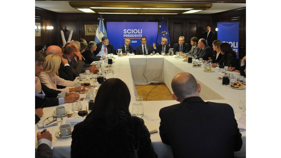 Scioli con embajadores de la UE