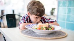 Solo el 5% de los chicos y chicas consumen de forma simultánea alimentos recomendados por las Guías Alimentarias (GAPA) en cantidad frecuente.