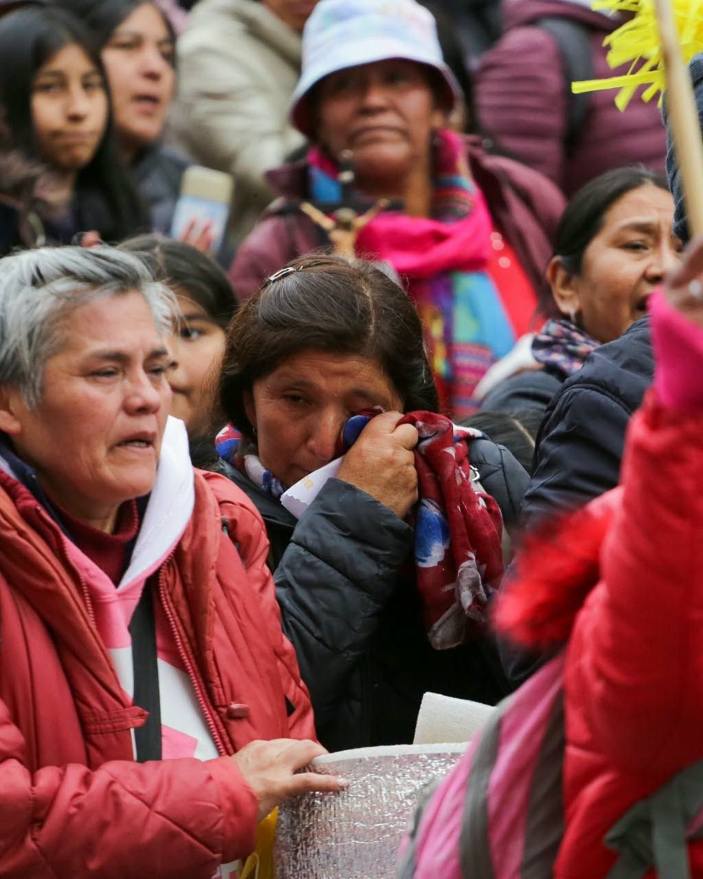Cerca de 10 mil peregrinos de la Puna tienen previsto llegar este lunes a Salta. Las imágenes desde el Viaducto del Toro muestran una columna interminable.