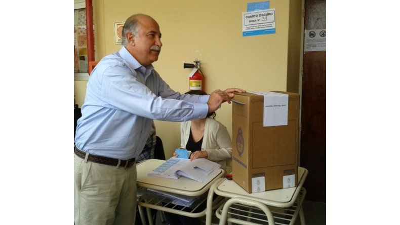 Mario Fiad votando