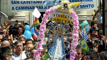 Peregrinación a Luján: miles de fieles caminan al santuario