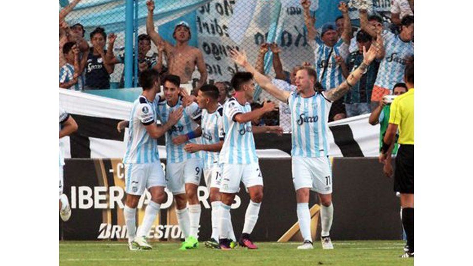 Empató en "decano"