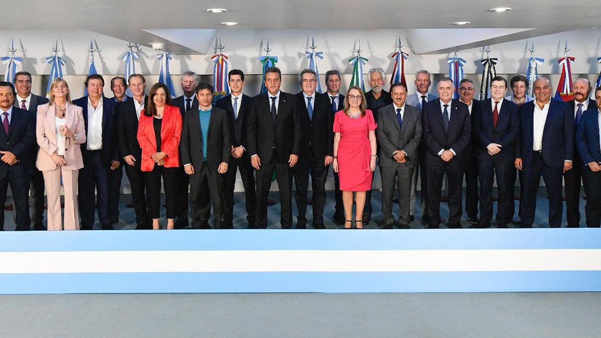 Gobernadores del PJ brindaron apoyo a Sergio Massa para las elecciones 2023.