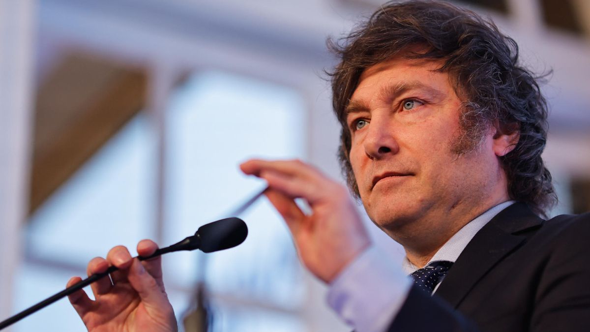 Javier Milei&nbsp; dio marcha atrás al aumento de sueldos