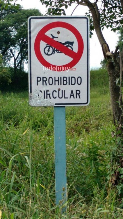 motos en la ciclovía.jpg