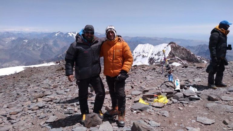 Sebasti&aacute;n Aldana y Alfredo Siufi, dos juje&ntilde;os en el Aconcagua.&nbsp;