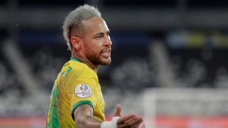 Neymar, enojado con los brasileños que quieren que gane Argentina.