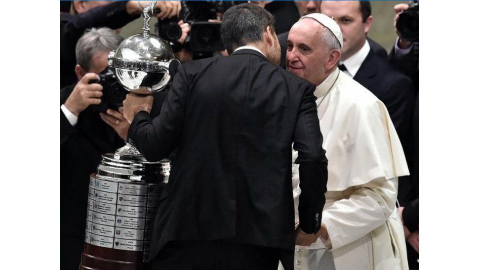El papa recibió a San Lorenzo y su copa