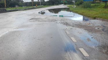 Corte total momentáneo en Av. Savio por acumulación de agua en la ruta