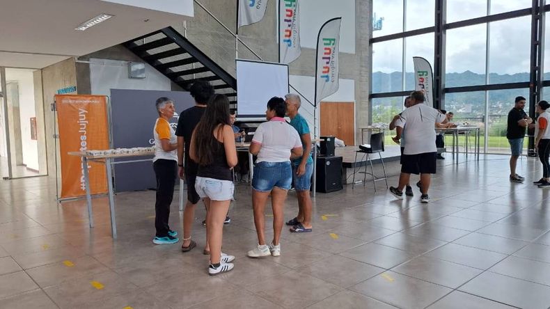 Triatlón: se realizaron las acreditaciones y mañana se corre en El Carmen Triatlón: se realizaron las acreditaciones y mañana se corre en El Carmen