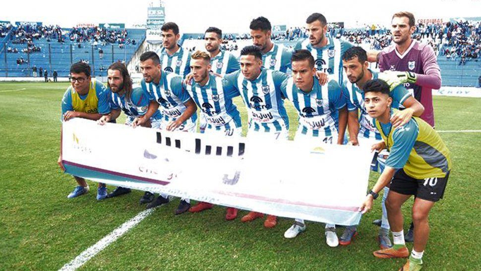 Con la ilusión de ascenso, Gimnasia busca en Mendoza tres puntos claves