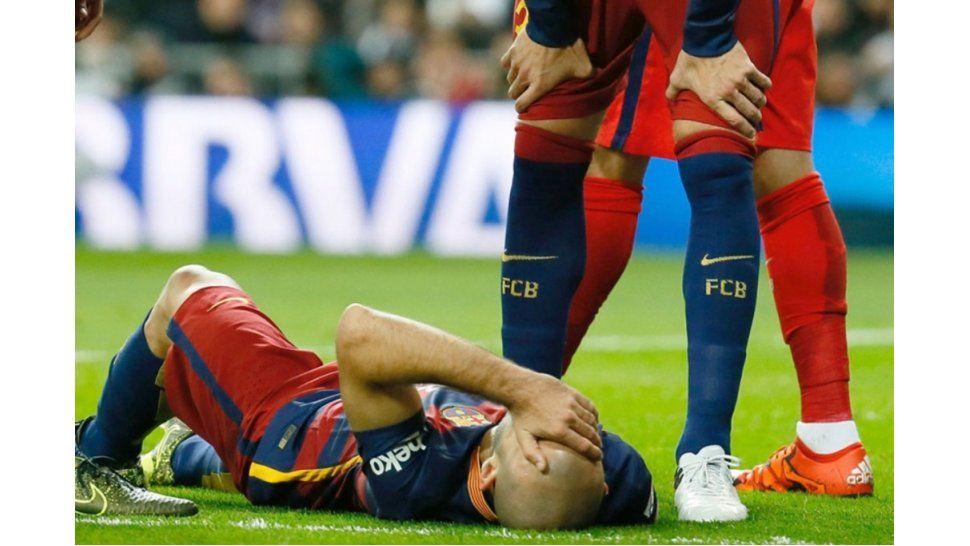 Javier Mascherano en el suelo