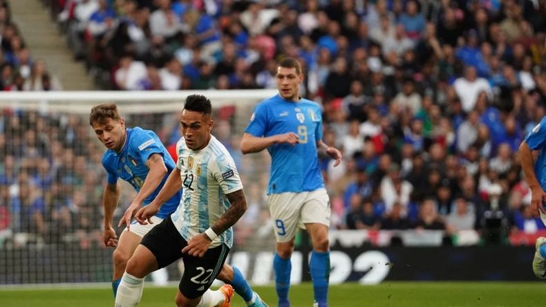 Lautaro Martínez puso el 1 a 0 para la Selección Argentina de Scaloni. /Foto: Rafael Mario Quinteros - CLARIN