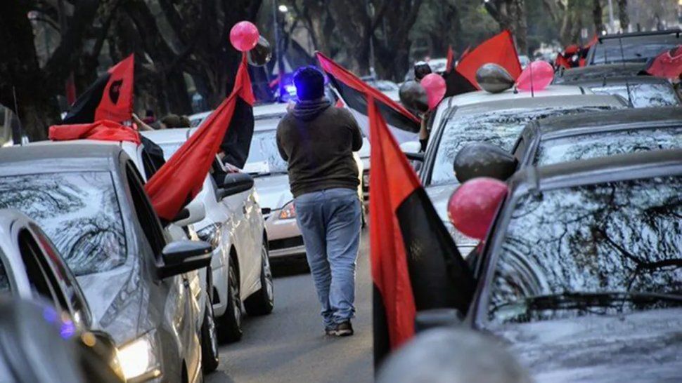 Una caravana de hinchas de Newell´s pide por el regreso de Messi