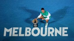 Novak Djokovic permanece demorado en el aeropuerto de Australia.&nbsp;
