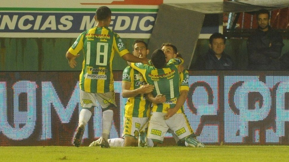 Aldosivi le ganó 3-1 a Almagro y ascendió a Primera