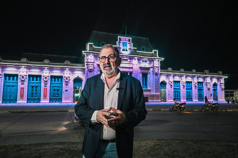 “Nuestro deber es fortalecer el eje Gorriti, un eje institucional que se extiende desde el río Xibi Xibi hasta este espacio cultural”, afirmó Jorge, resaltando que el Centro Cultural Manuel Belgrano se transforma en un “epicentro de celebraciones nocturnas” que ahora también se potenciarán gracias a la iluminación dinámica instalada.
