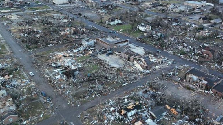Pueblos totalmente destrozados por la serie de tornados&nbsp;