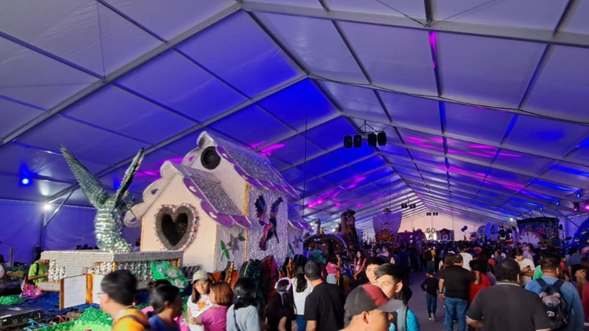 FNE 2022: comenzó la exposición de carrozas
