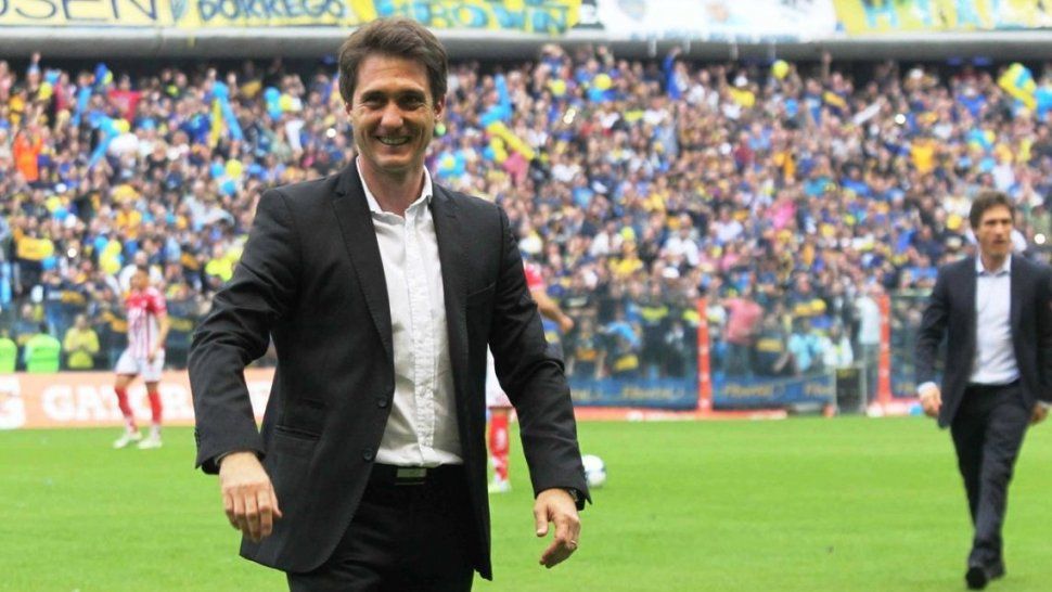¿Guillermo Barros Schelotto cambia el esquema para ir a Brasil?