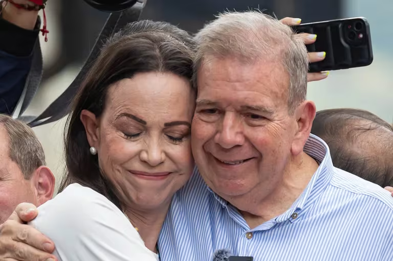 María Corina Machado aseguró que seguirán luchando junto a Edmundo González Urrutia  para lograr la libertad y democracia en Venezuela (EFE/ Ronald Peña R.)