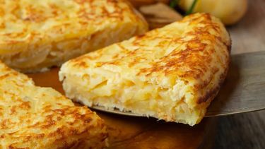 Día mundial de la tortilla de papas: paso a paso de una receta fácil