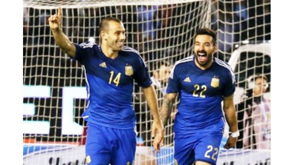 Mascherano y Lavezi