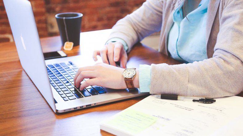 Ofrecen más de 200 cursos gratuitos para hacer en cuarentena