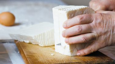 ANMAT alertó por un reconocido queso contaminado por una peligrosa bacteria ANMAT alertó por un reconocido queso contaminado por una peligrosa bacteria