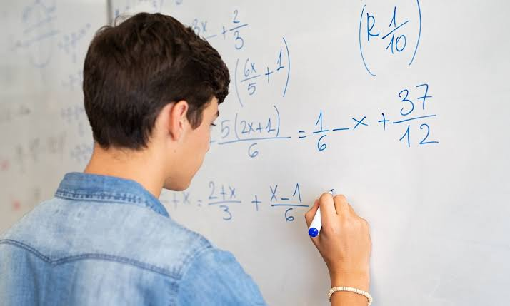 Solo uno de cada cuatro estudiantes alcanzó al menos el desempeño básico y prácticamente no hubo alumnos en los niveles superiores en Matemáticas.