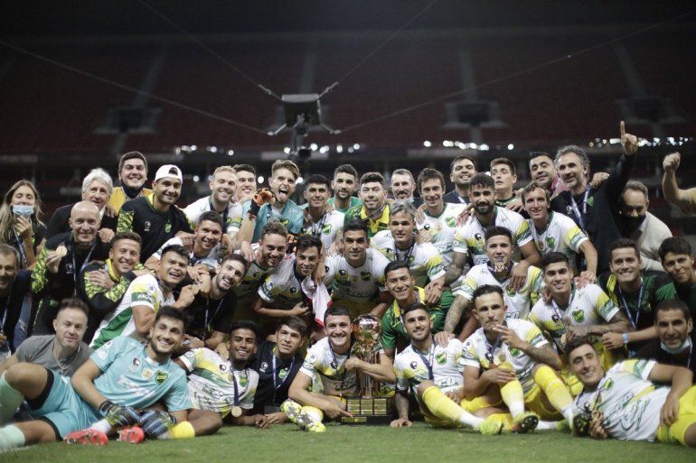 Defensa y Justicia festejó en Brasil.