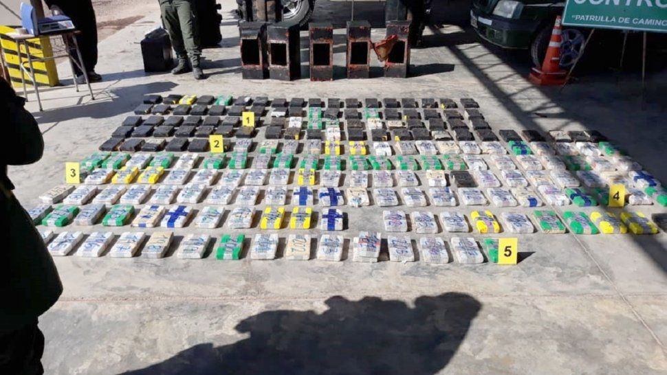 detienen un camion que llevaba mas de 265 kilos de cocaina de jujuy a corrientes