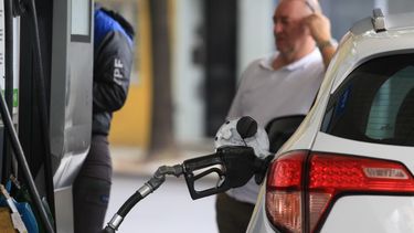 La venta de combustibles cayó por séptimo mes consecutivo.