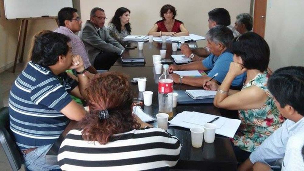 Mesa de diálogo con docentes
