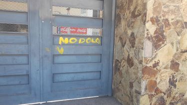 Nueve demorados por pintadas en el Estadio 23 de Agosto y por agredir a policías