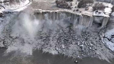 El video viral de las Cataratas del Niágara semi congeladas.&nbsp;