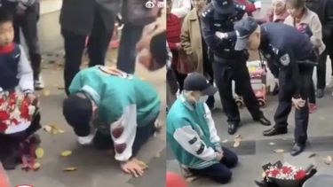 Un hombre en China estuvo casi un día entero arrodillado frente al trabajo de su ex para poder reconciliarse.