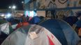 Fanáticos de Cazzu acampan en el estadio 23 de Agosto