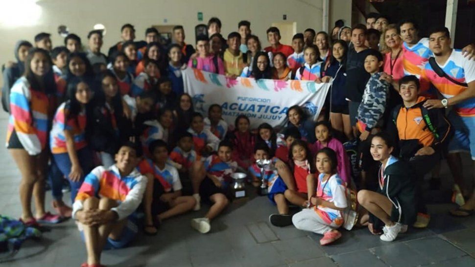 Más de 75 nadadores jujeños brillaron en un torneo en Salta