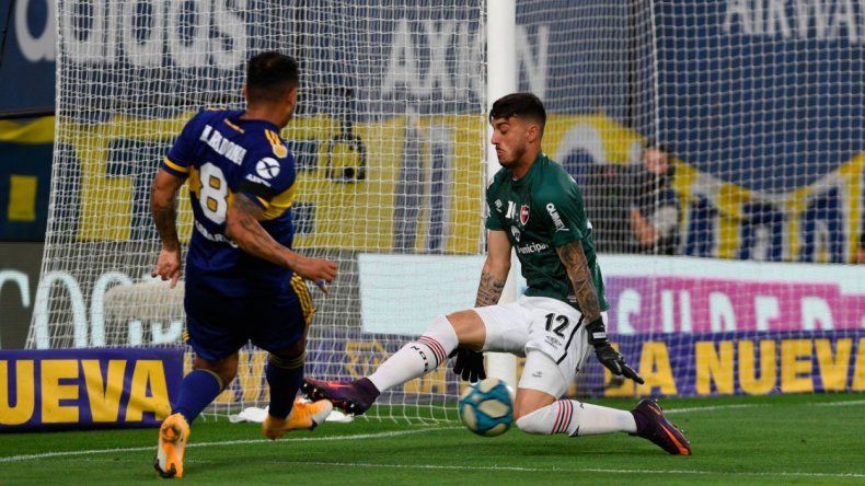 En un clima especial por la muerte de Maradona, Boca le ganó a Newells